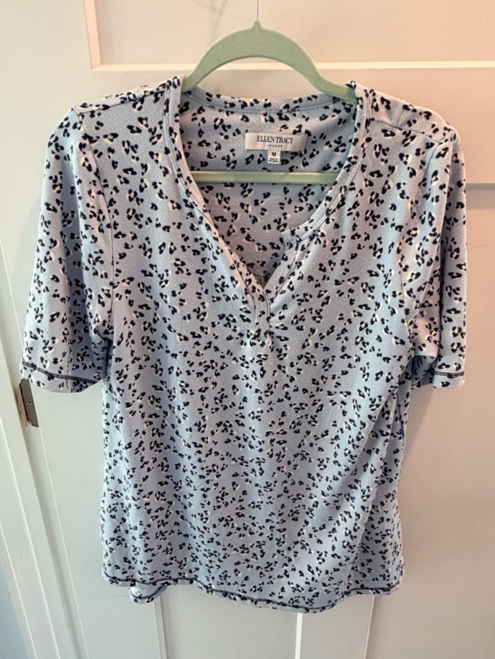 Ellen Tracy Lounge Top Medium Gray Black Animal Print Stretch Short Sleeve